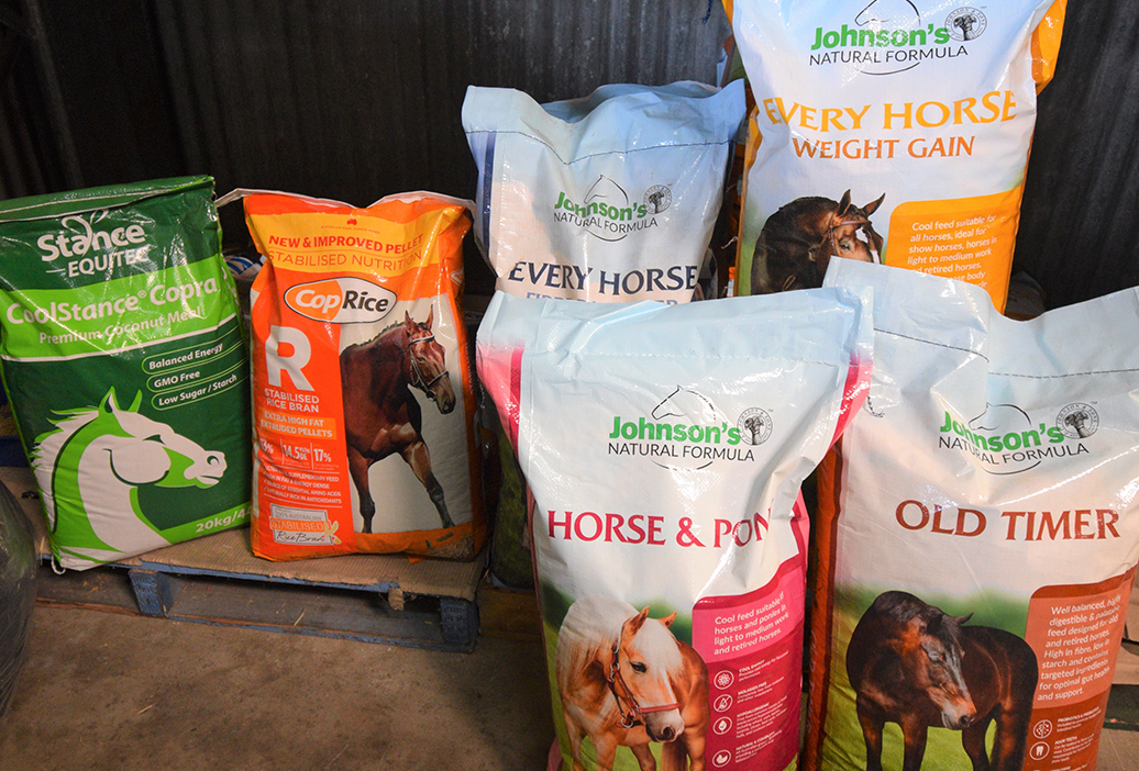 premium-quality-horse-feed-johnsons-stance-coprice-sanders-fodder