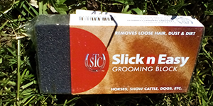 grooming-block-horse-equipment-sanders-fodder